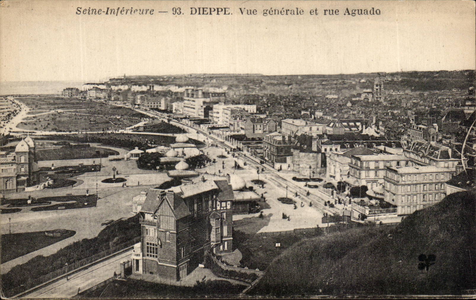 CPA dieppe Vue Generale et rue Aguado