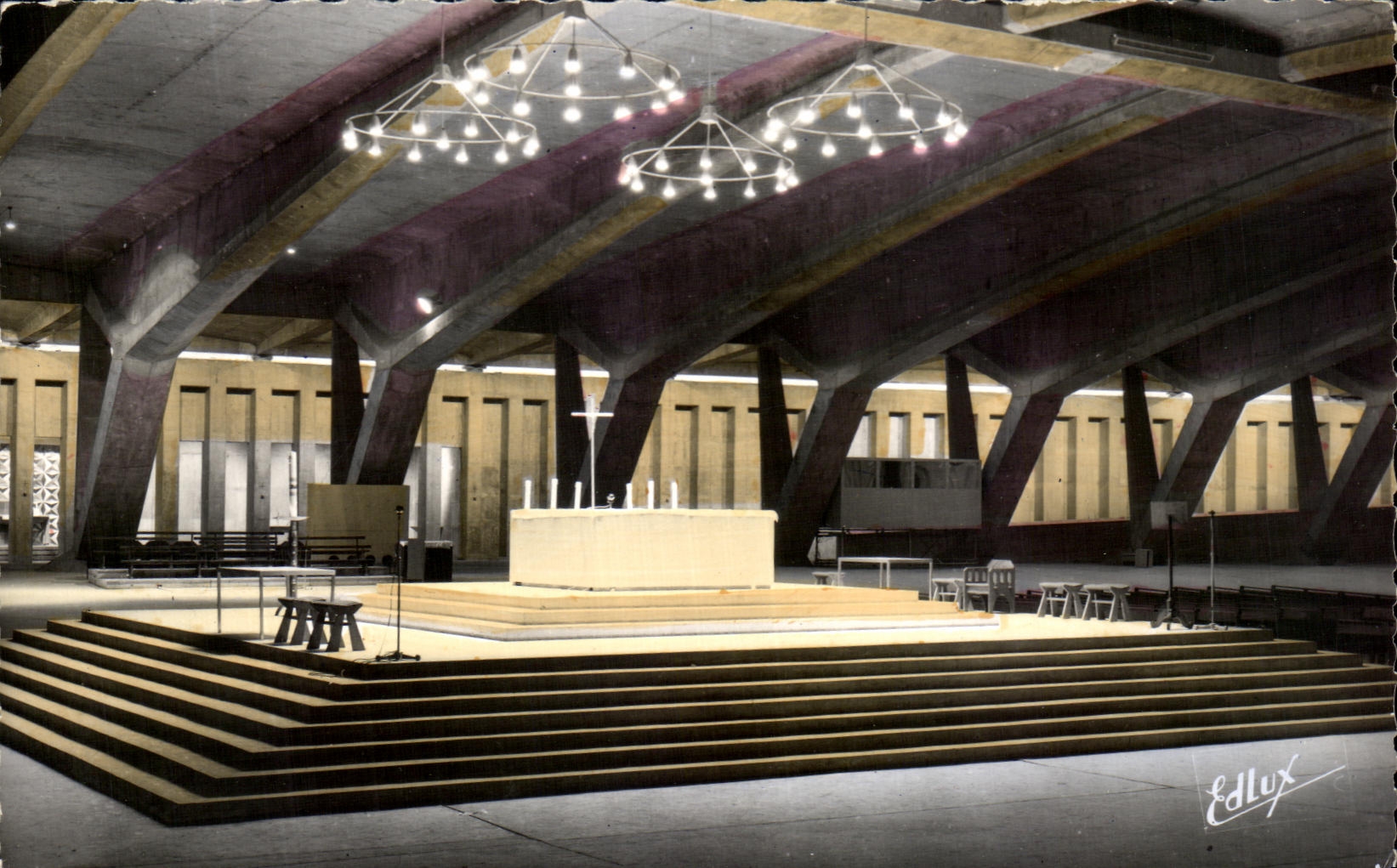 CPA Lourdes La Basilique Souterraine