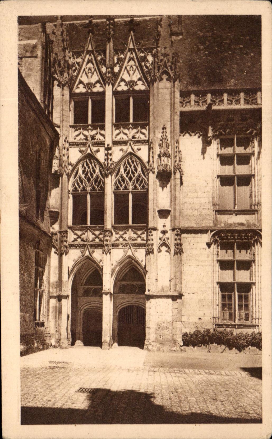 Châteaudun — Le Château. L'Escalier gothique Flamboyant — Édition Claveau, Châteaudun