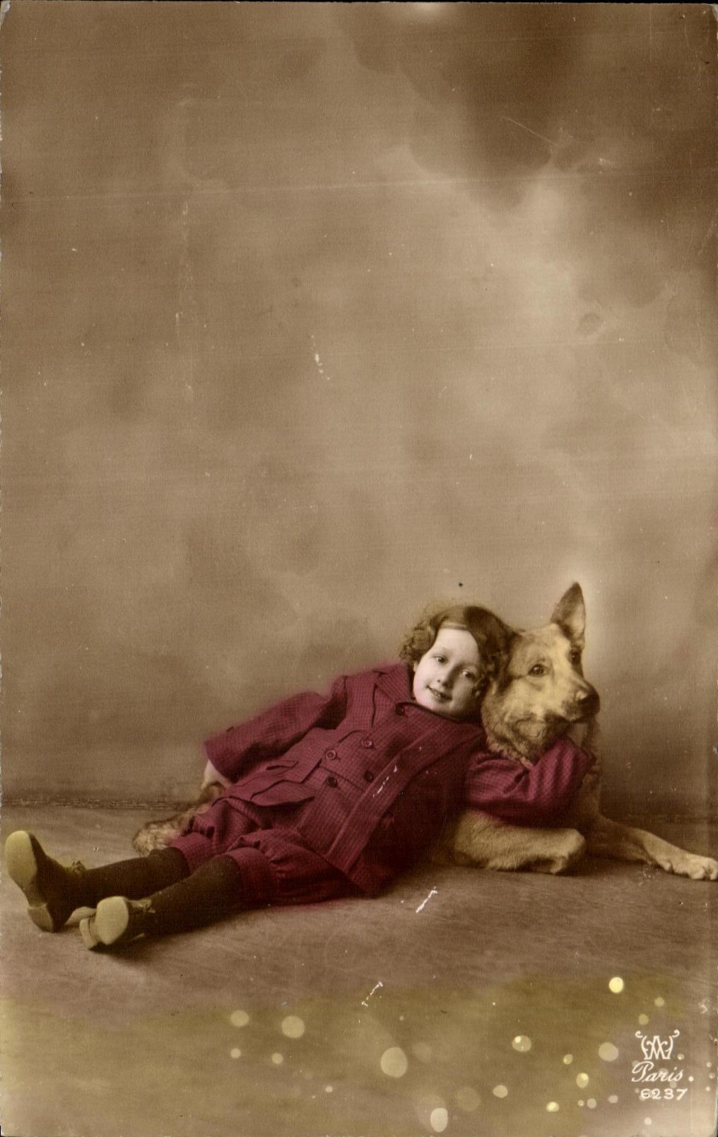 CPA Fantaisie Enfant Chien Berger allemand