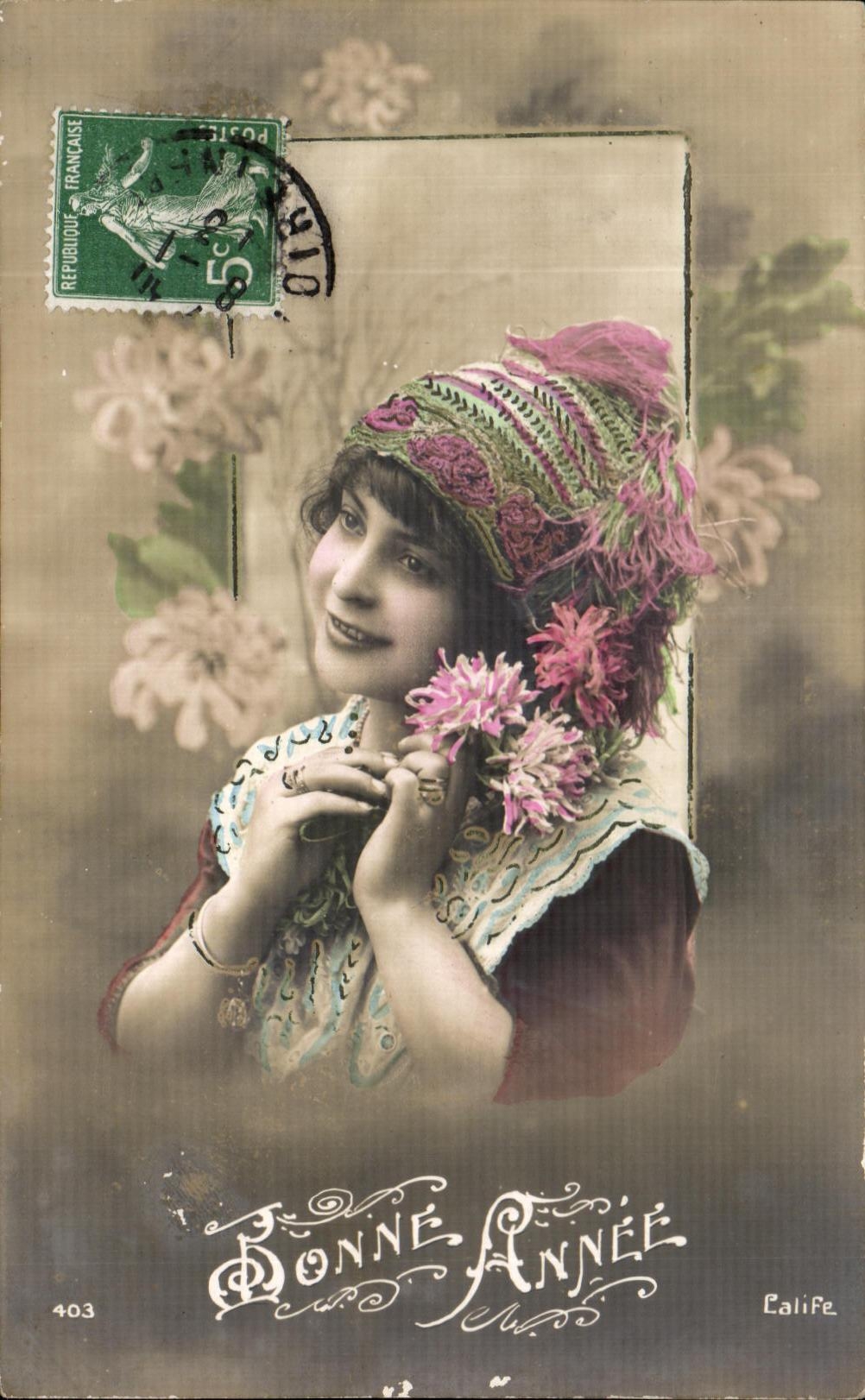 Jeune femme en chapeau fleuri — Bonne Année — Calife, n°403