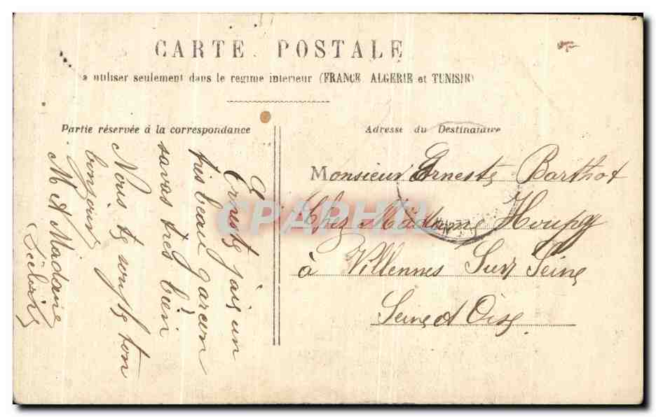 Femme à la pompe à eau — scène de vie — éditeur non identifié, n° de série non visible — Verso