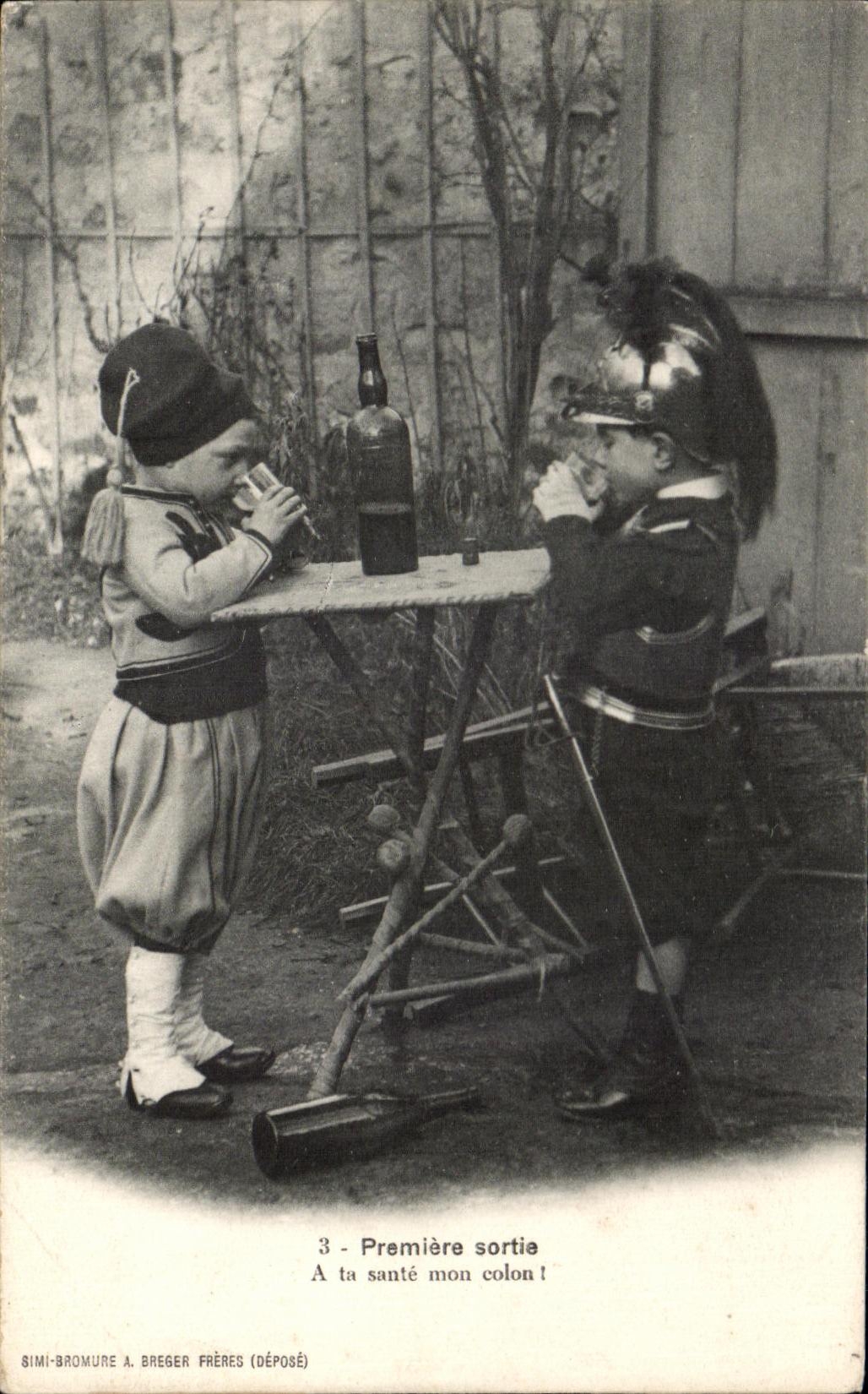 Deux enfants en tenue de soldats — Première sortie — Simi-Bromure A. Breger Frères