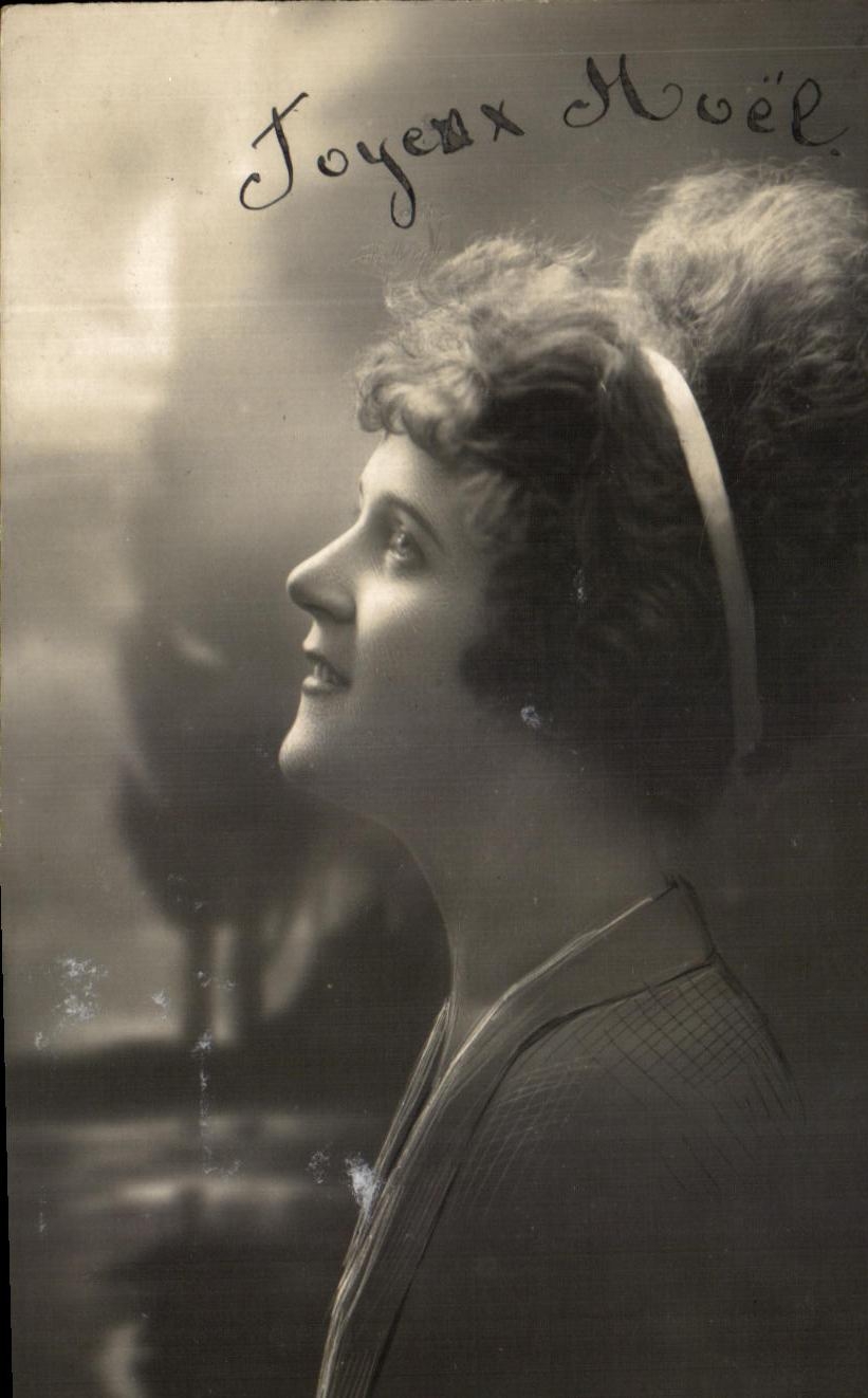 CPA Fantaisie Femme Noel