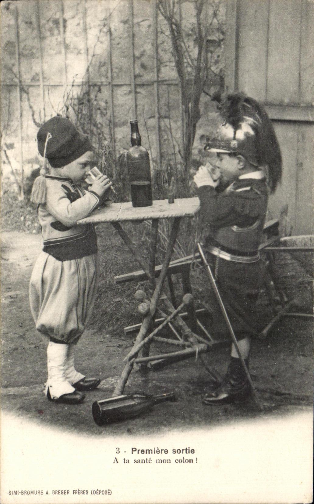 Deux enfants en tenue de soldat — Première sortie — SIMI-BROMURE A. DREGER FRÈRES (DÉPOSÉ)