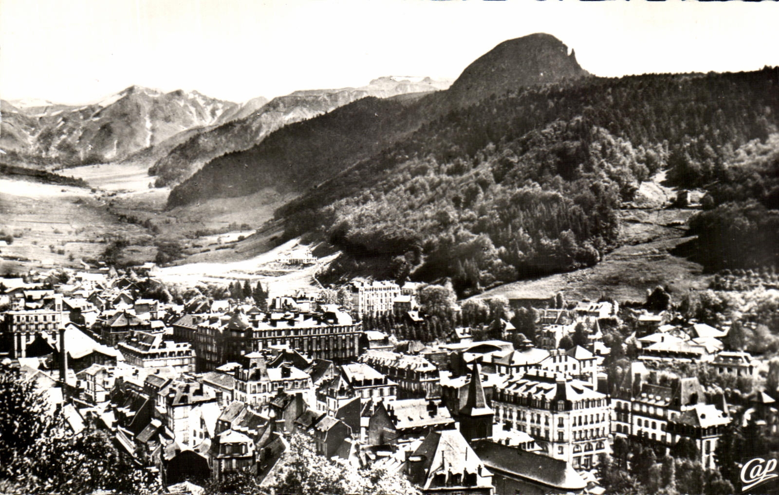 CPA le mont Dore Vue generale
