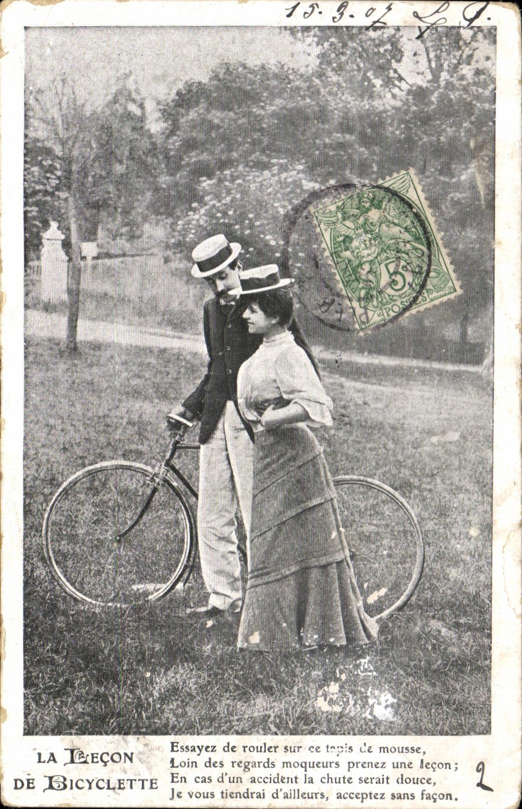 CPA Le Lecon De Bicyclette Femme 