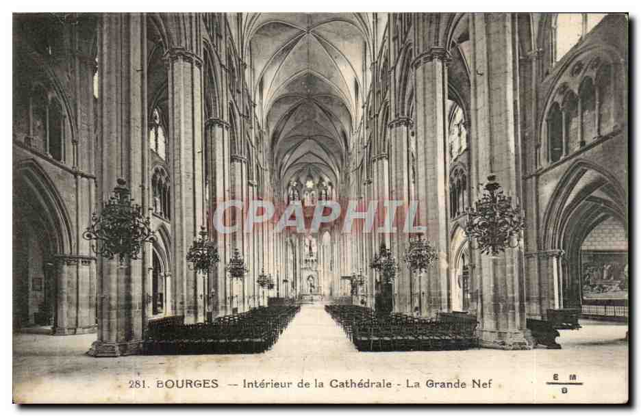 CPA Bourges Interieur de la Cathedrale La Grande Nef