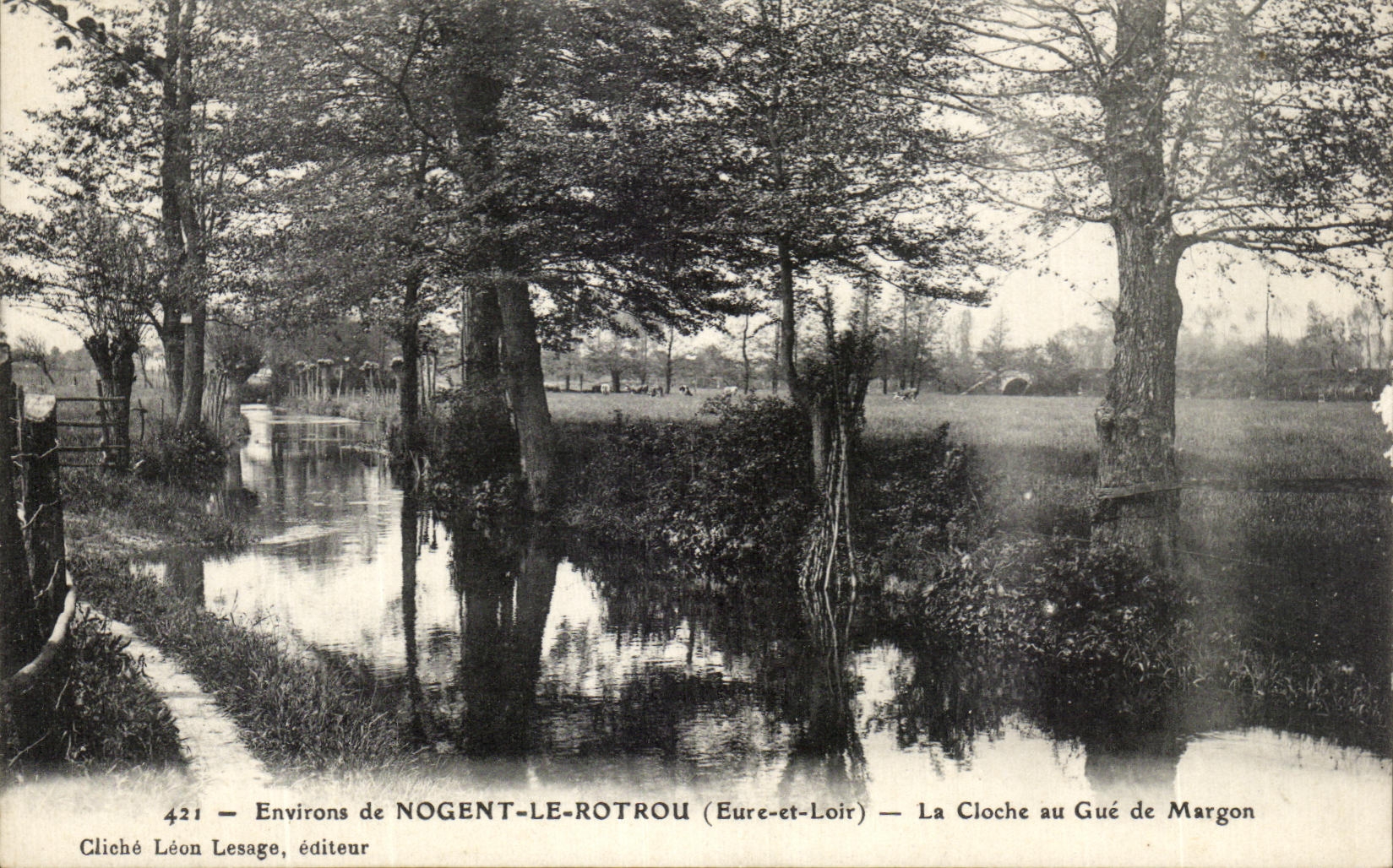 Umgebung von NOGENT-LE-ROTRou (Eure-et-Loir) — Die Glocke am Gué de Margon — Foto Léon Lesage, Verlag