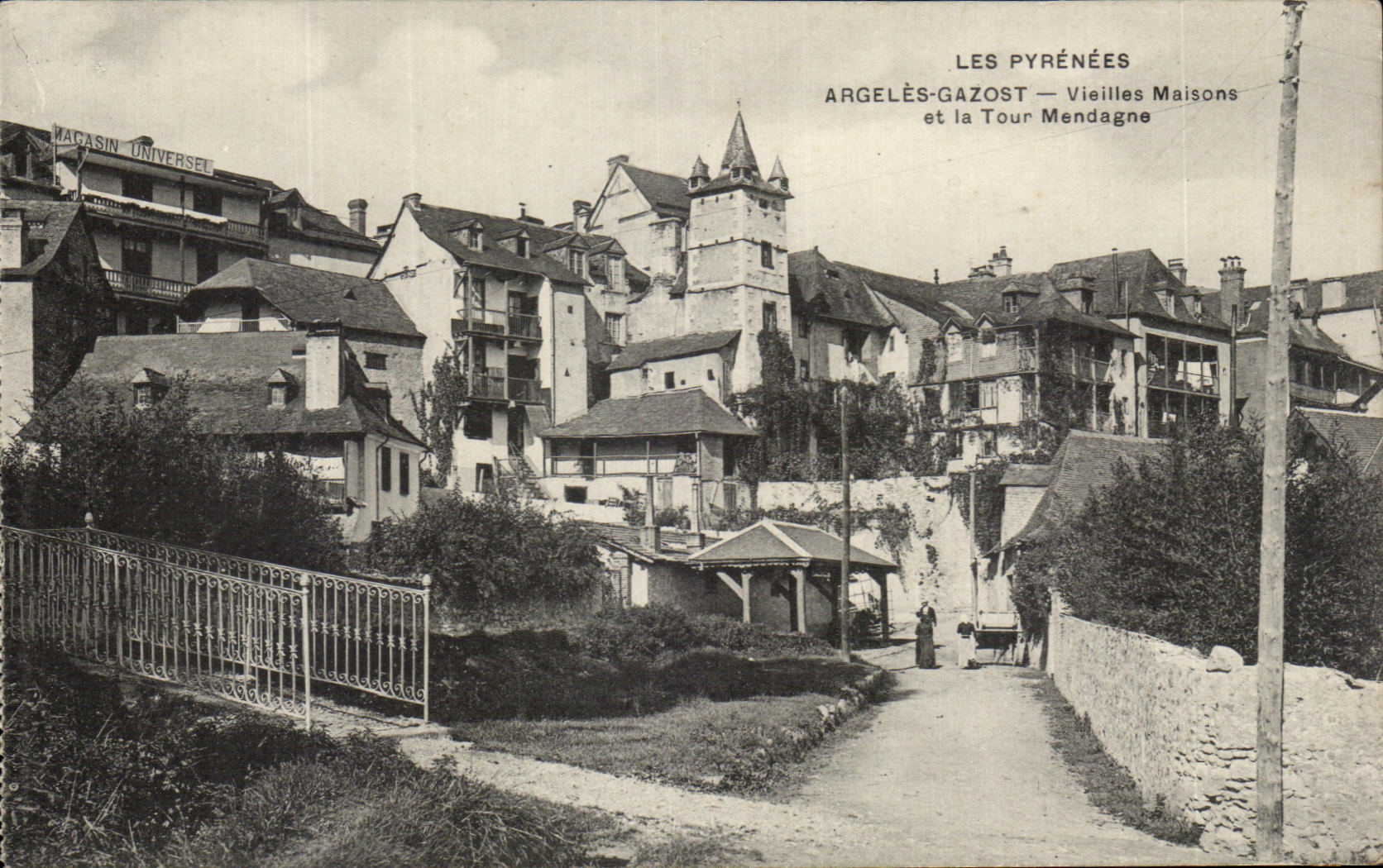 Argelès-Gazost — Vieilles Maisons et la Tour Mendagne — Magasin Universel