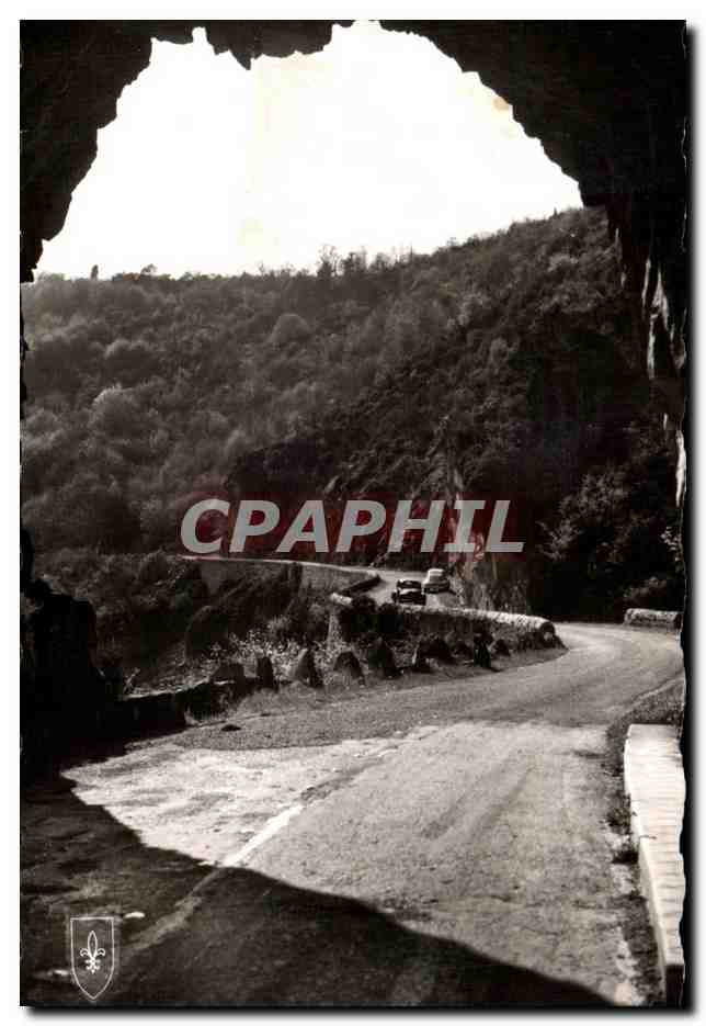 Vue du tunnel routier des Gorges de Chouveny — La Vallée pittoresque de la Sioule — éditeur CPAPHIL