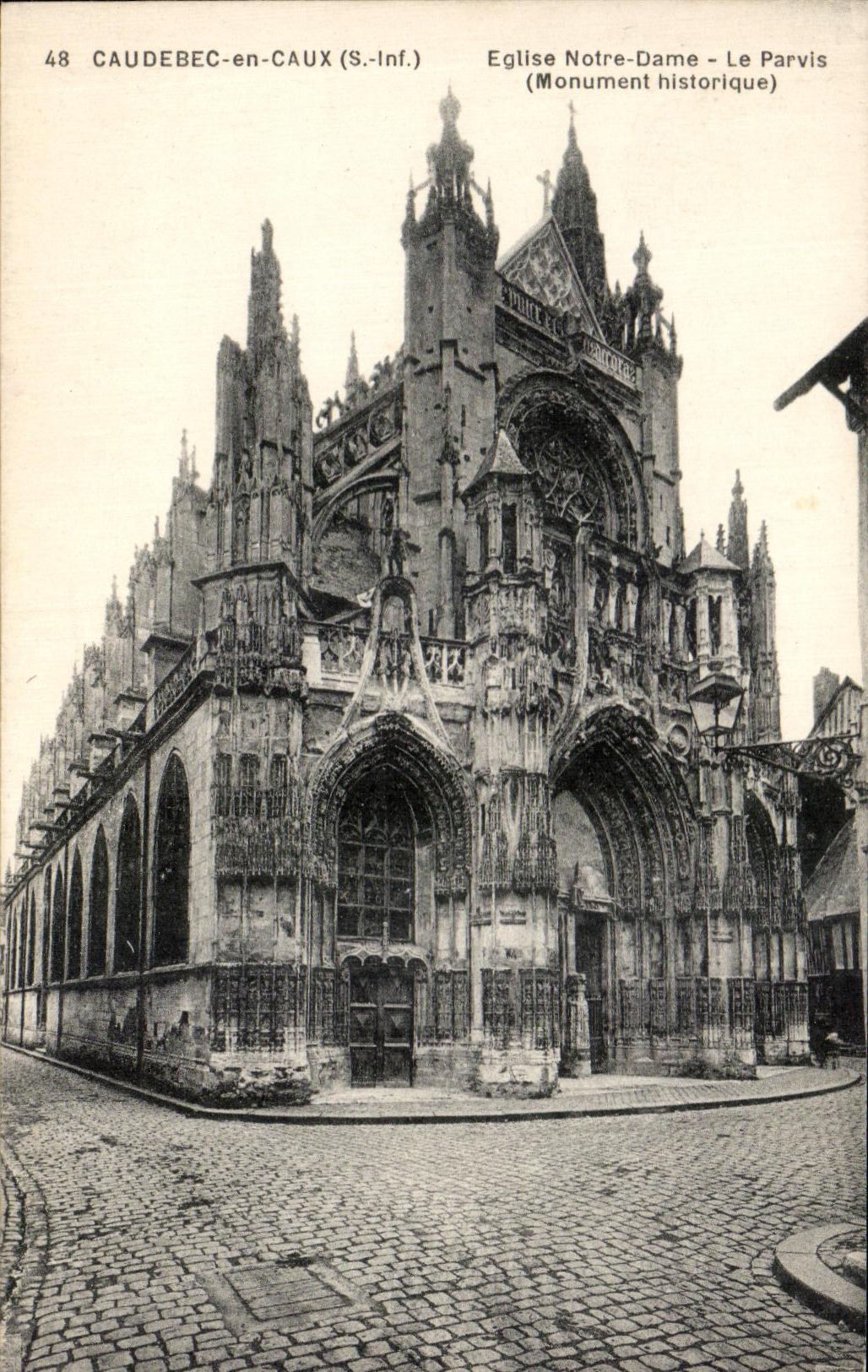 CPA Caudebec en Caux Eglise Notre Dame Le parvis