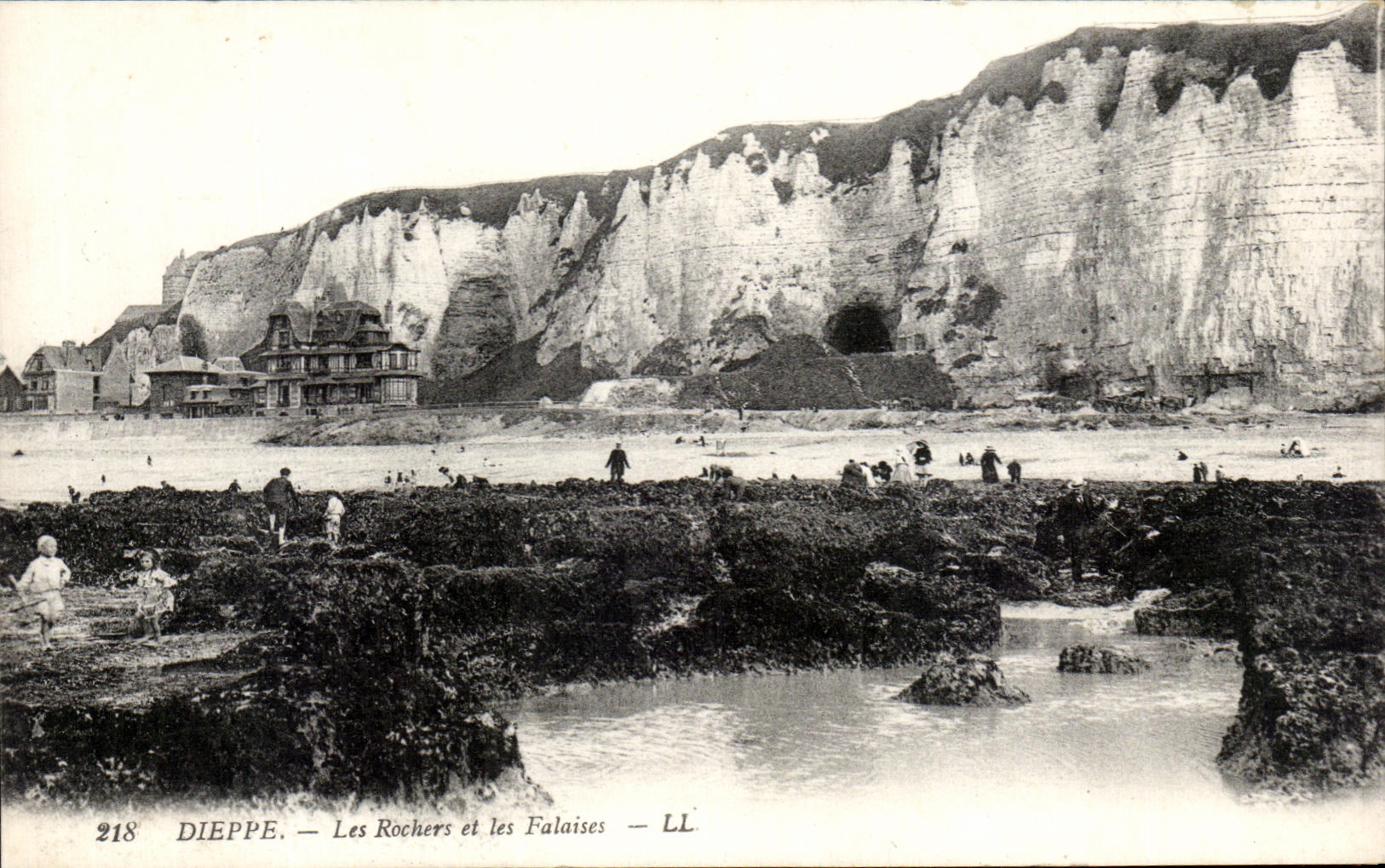 CPA Dieppe Les Rochers et les Falaises