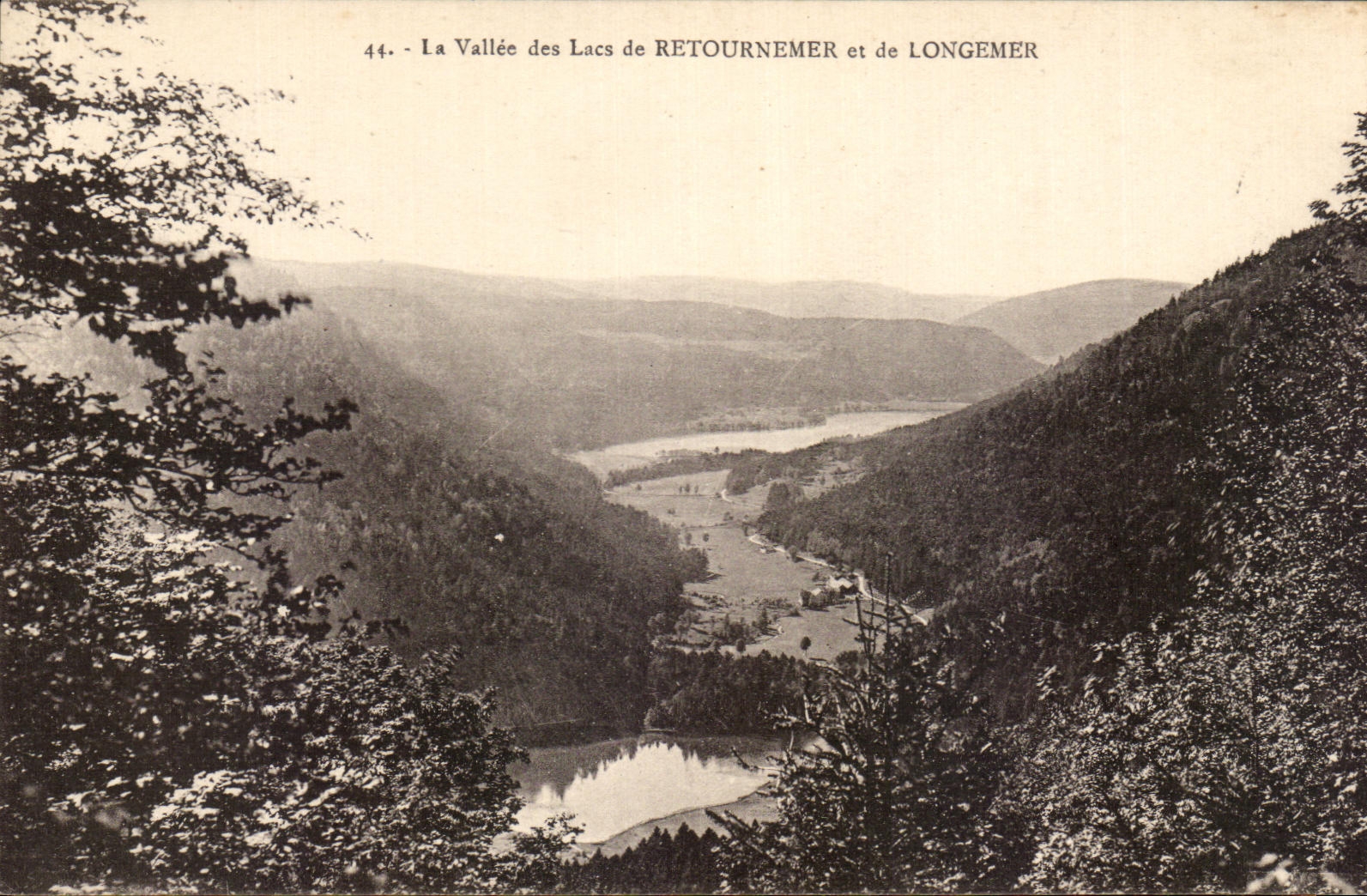 La Vallée des Lacs de RETOURNEMER et de LONGEMER — vue panoramique — Cb. Bergeret, Strasbourg