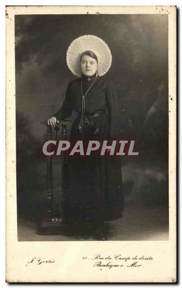 CPA Femme Boulogne sur Mer Folklore Costume
