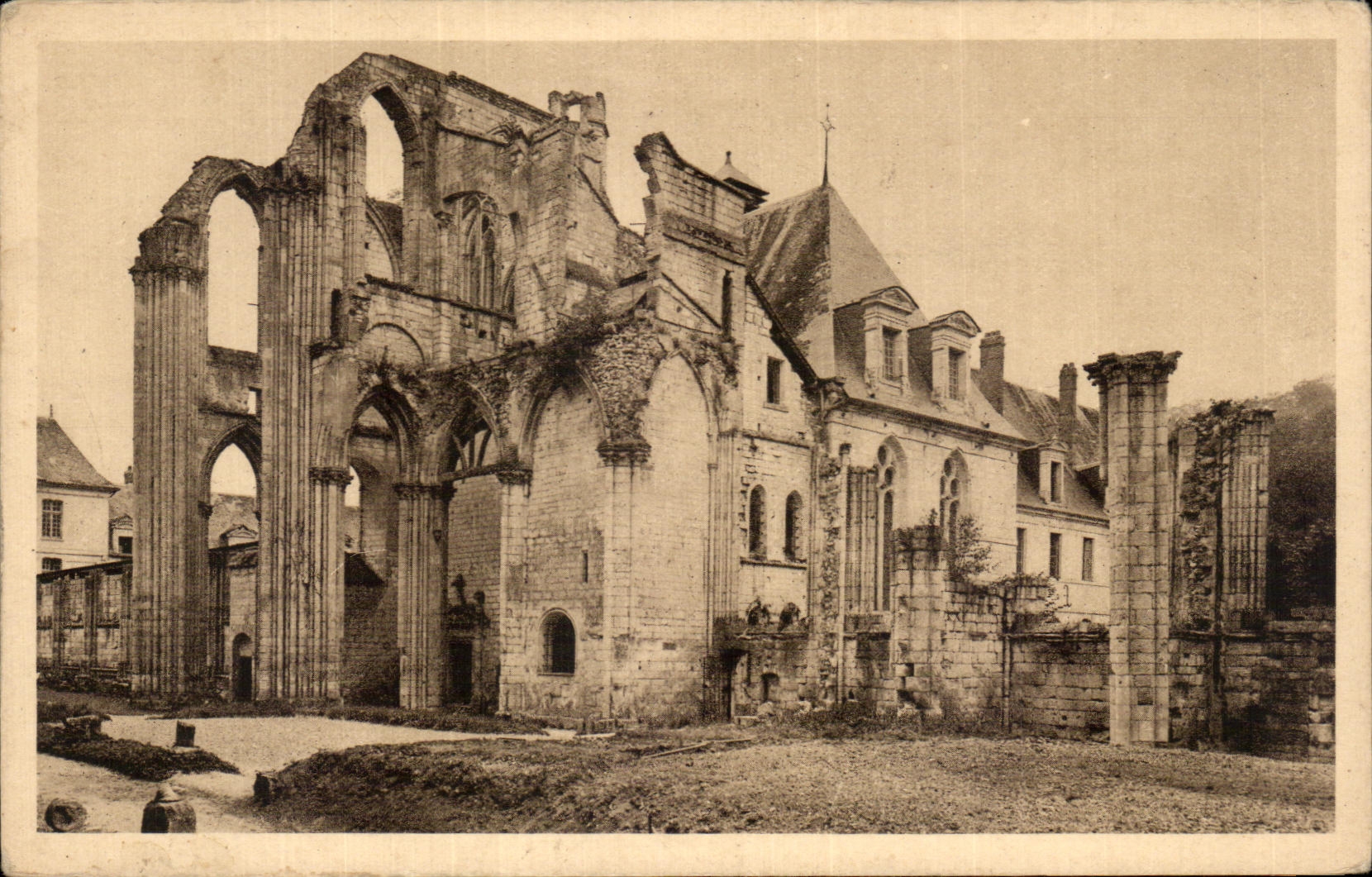 CPA Abbaye de Saint Wandrille Ruines de l'Eglise Abbatiale