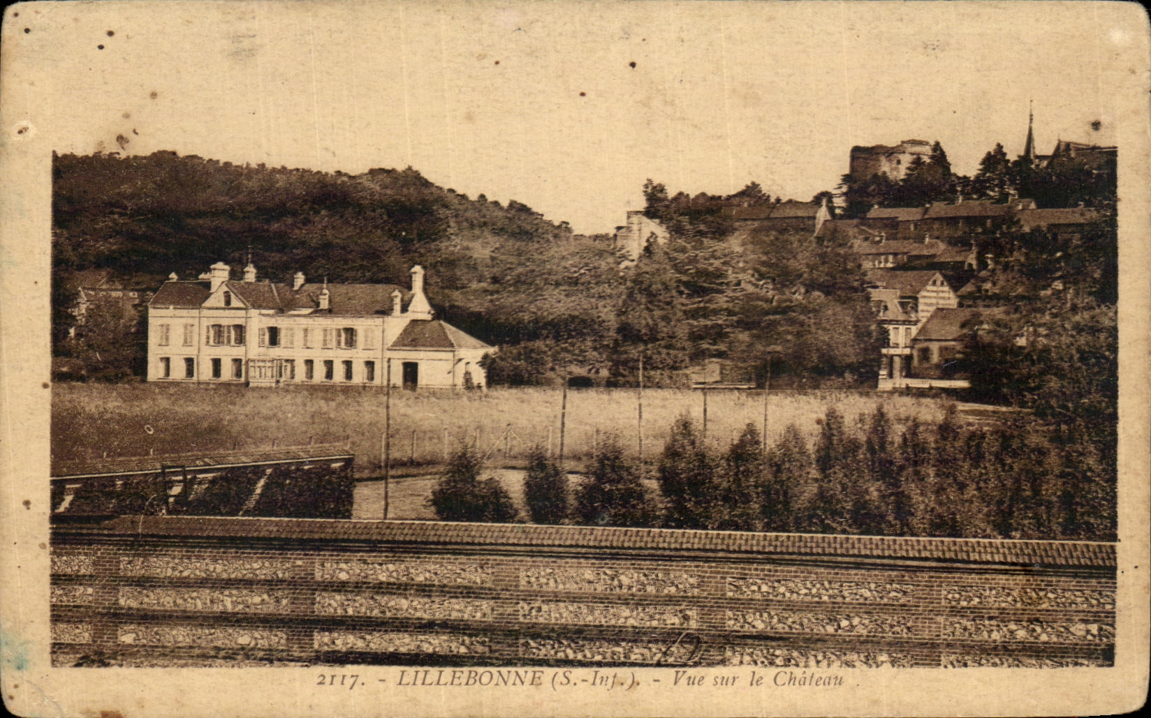 CPA Lillebonne Vue Sur le Chateau