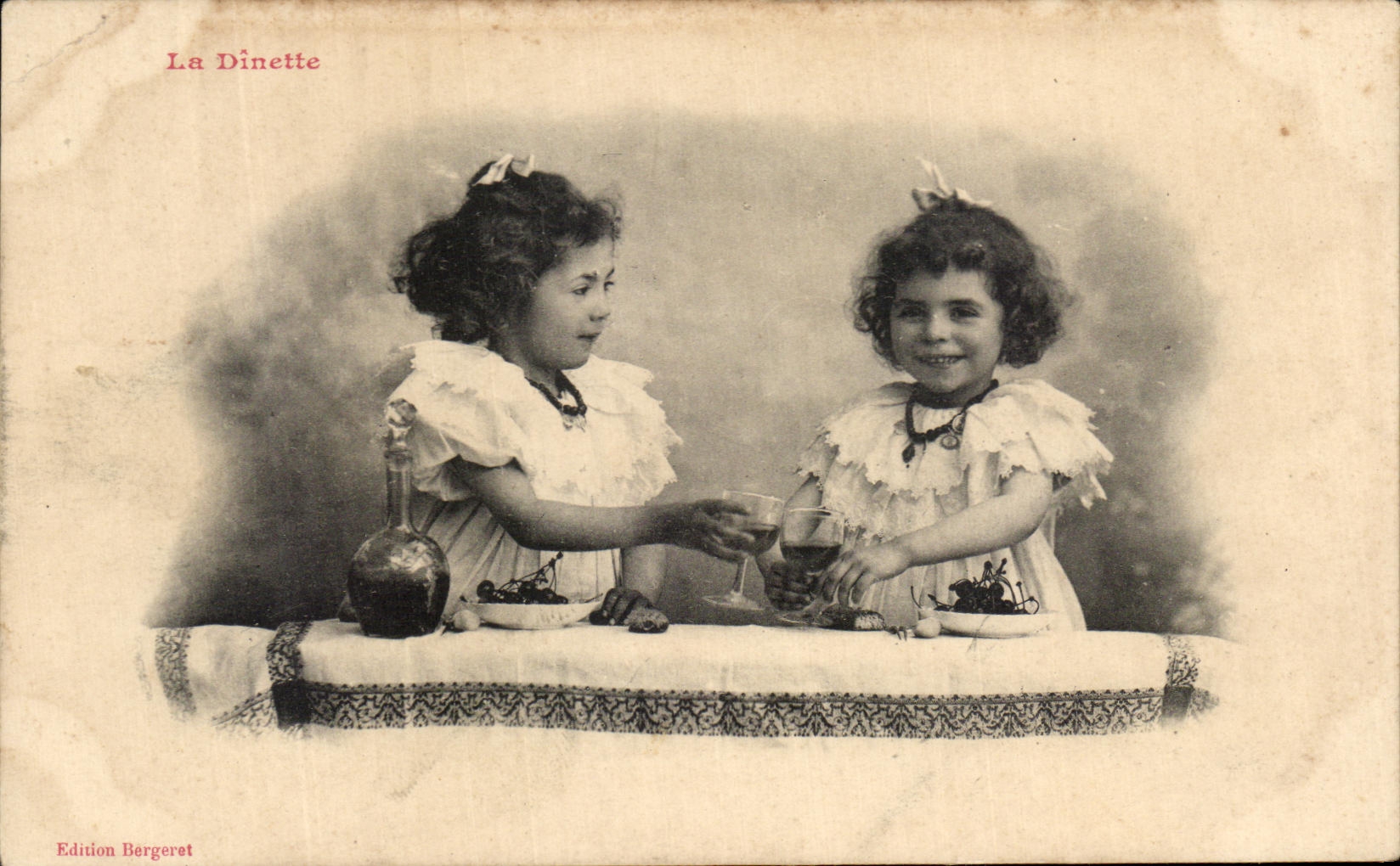CPA Fantaisie Enfants La dinette 