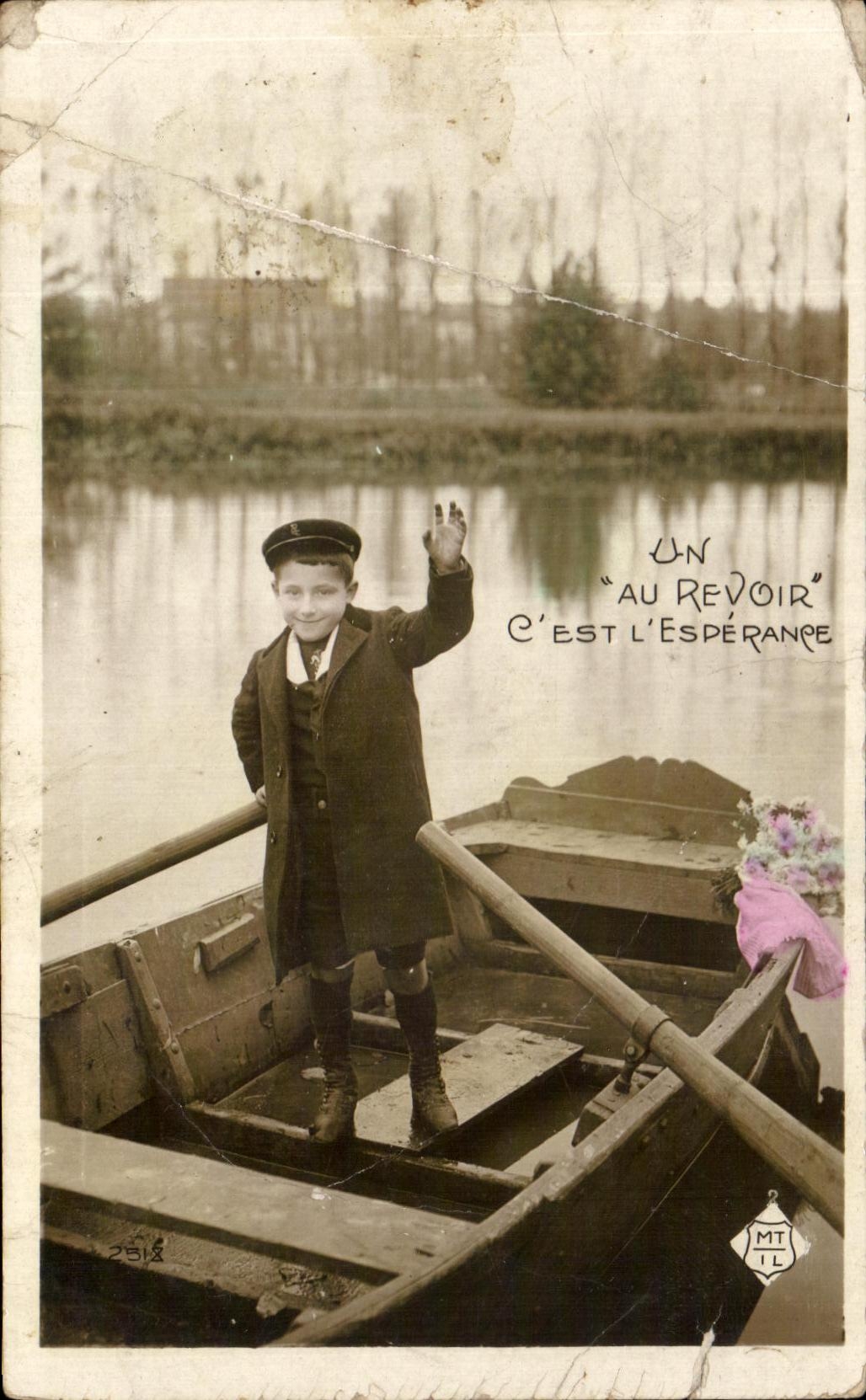 CPA Fantaisie Enfant Garcon en barque