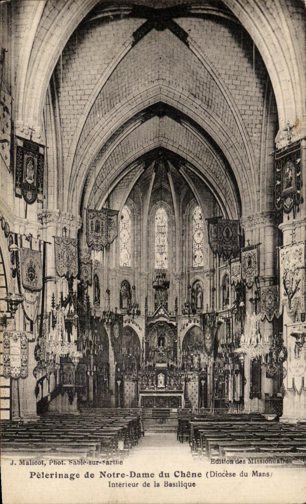 CPA Pelerinage de Notre Dame du Chene Interieur de la Basilique