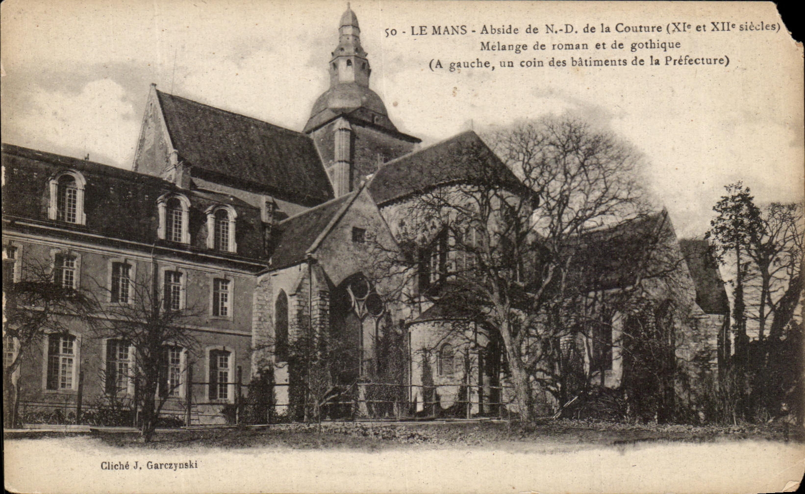 Le Mans - Abside de N.-D. de la Couture (XIe et XIIe siècles) — Melange de roman et de gothique (A gauche, un coin des bâtiments de la Préfecture) — Cliché J. Garczynski