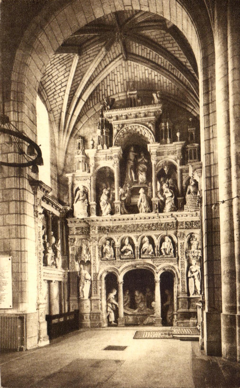 CPA Les Saints De Solesmes La Chapelle De Notre Dame Transept De Gauche