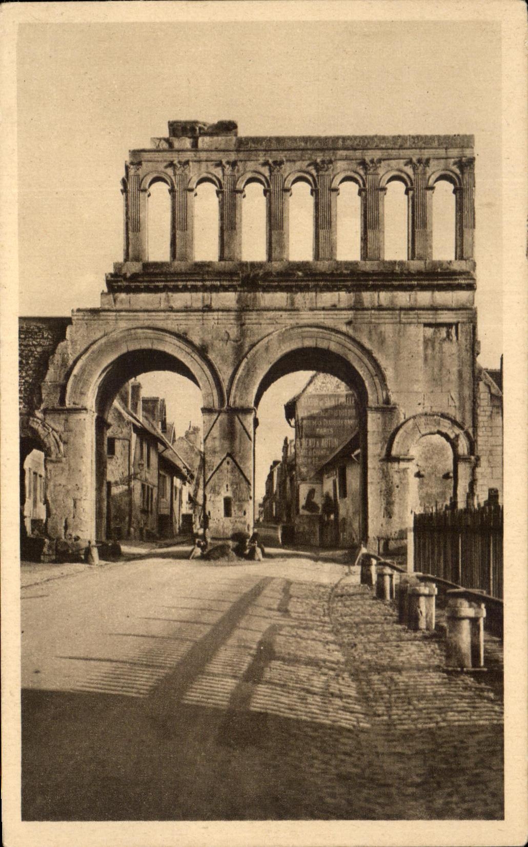 CPA Autun Antique Porte romaine dite d'Arroux 