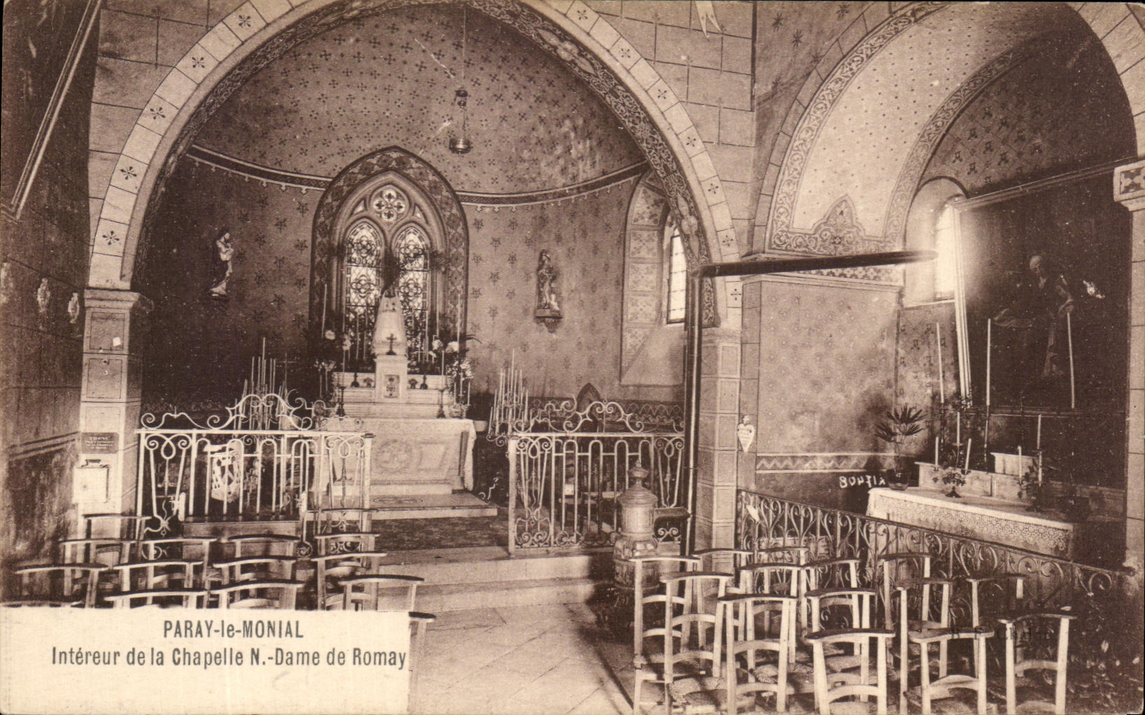 Intérieur de la chapelle Notre-Dame de Romay — Paray-le-Monial — éditée par Bourgeois Frères