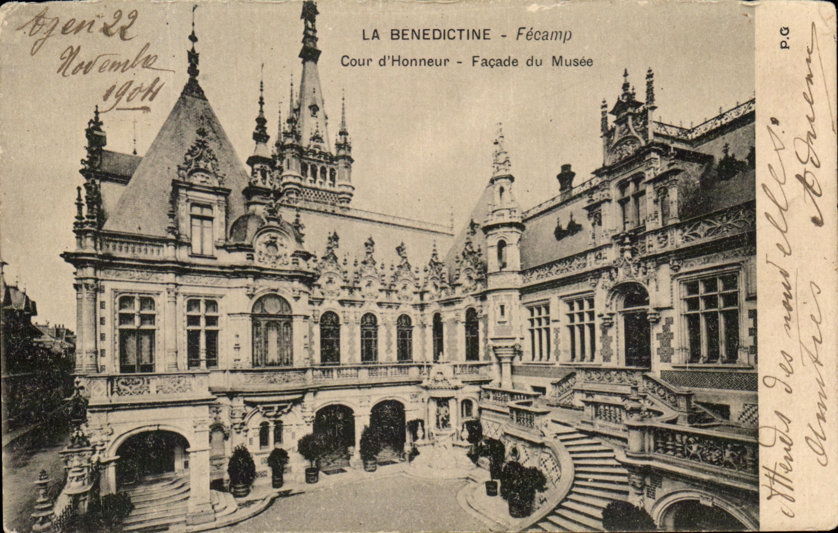 CPA La Benedictine Fecamp Cour d'Honneur Facade du Musee