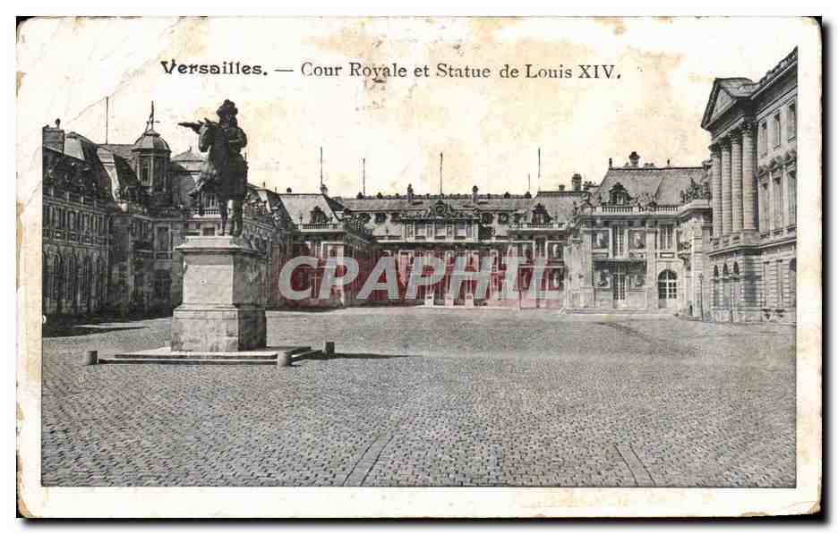 CPA Versailles Cour Royale et Statue de Louis XIV