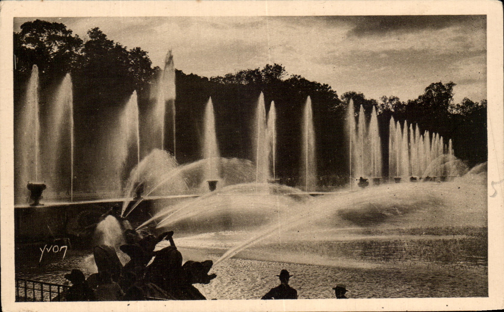 Les Grandes Eaux au Bassin de Neptune — Versailles — Édition d'Art YVON, Paris