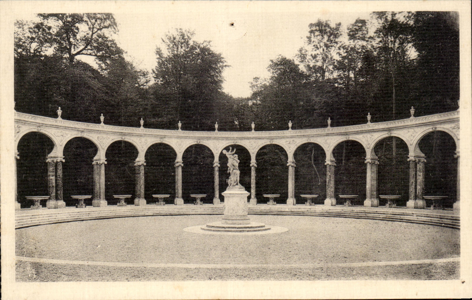 Parc du Château de Versailles — La Colonnade — Édition des Musées Nationaux, n°88