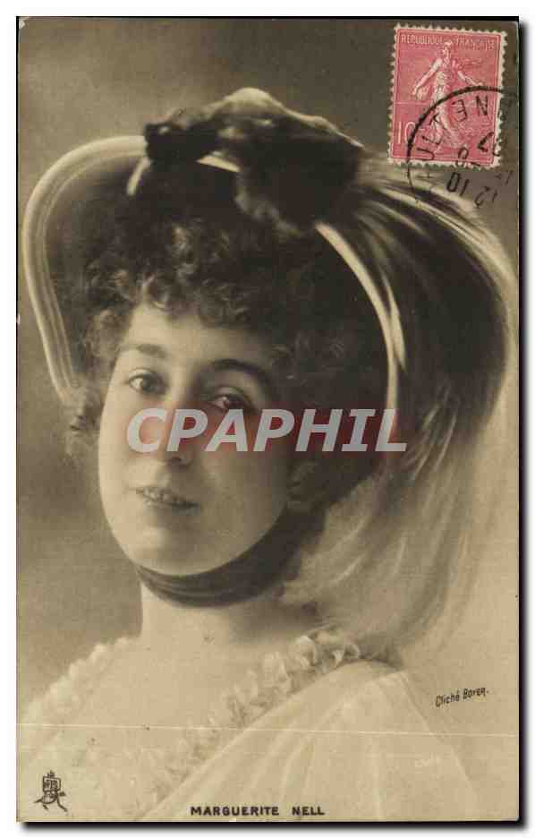 Marguerite Nell — Portrait féminin en robe et voile — Cliché Borey