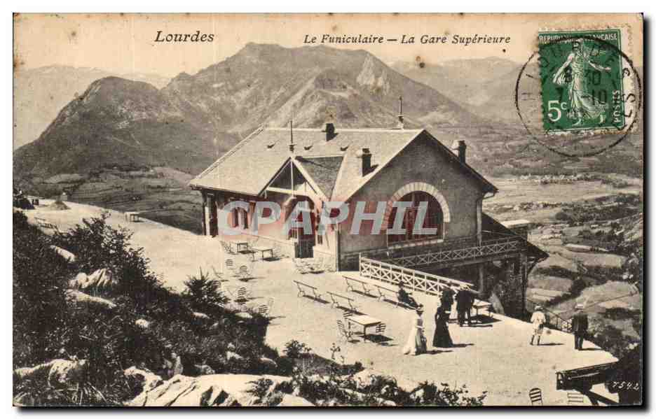 CPA Lourdes Le funiculaire La gare superieure