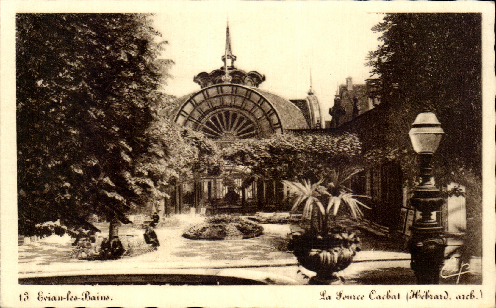 CPA Evian Les Bains La source Cachat
