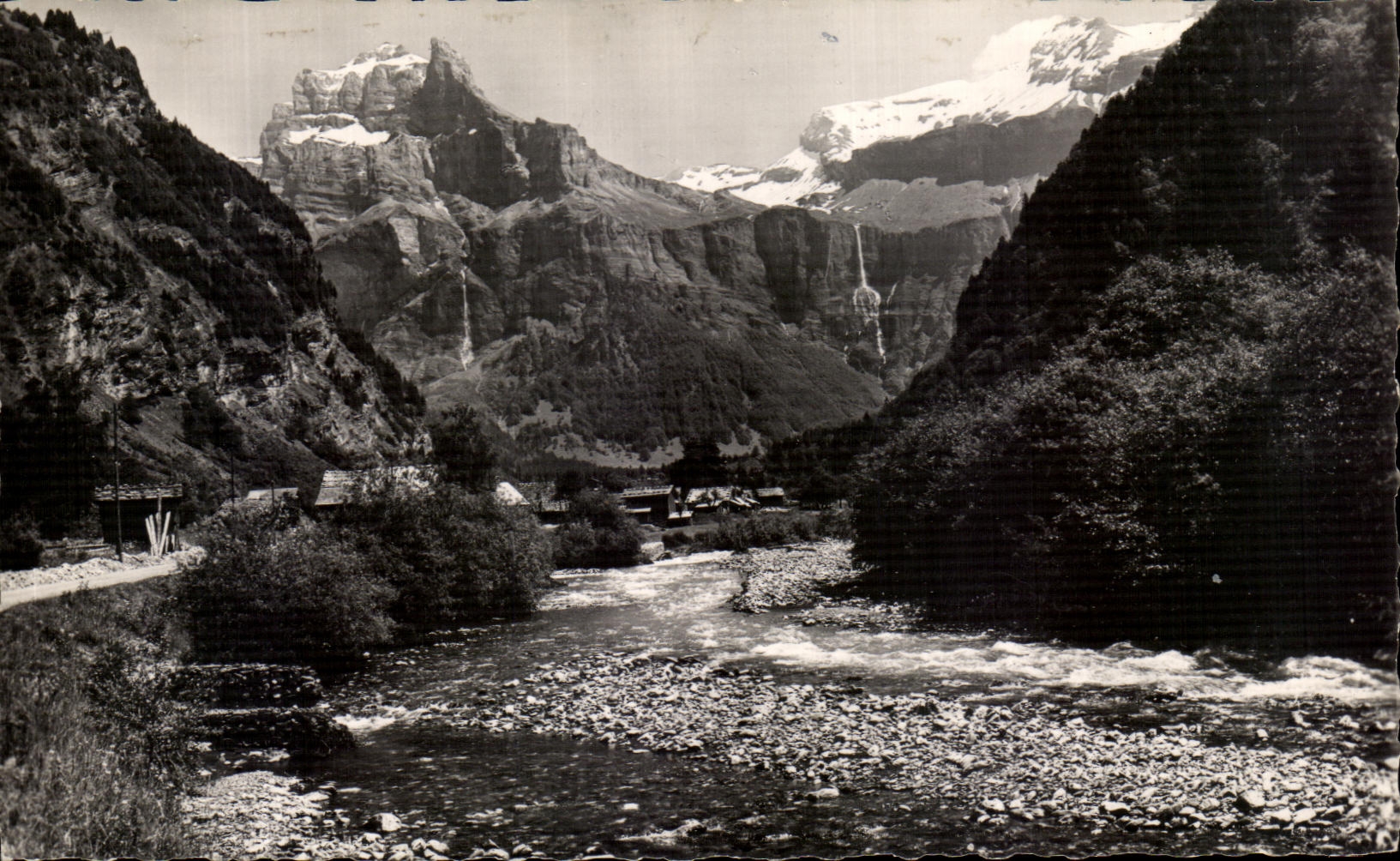 Vallée de la Tarentaise — vue du village de Sixt-Fer-A-Chèval — éditeur anonyme, n° 6330