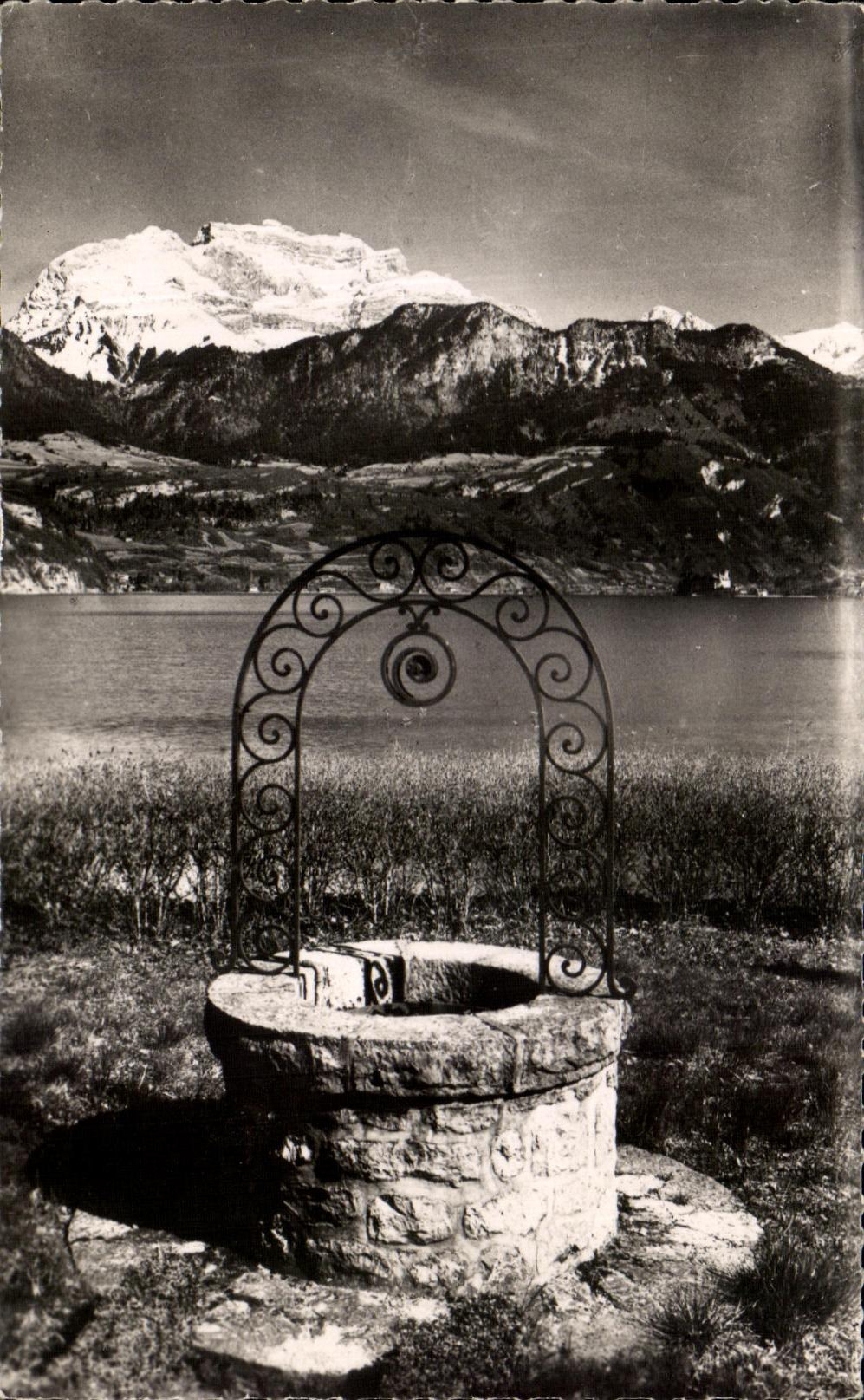 See Annecy — Antiquitäten. Gespräch zwischen dem alten Brunnen und der 'netten' Turm — G. ROSSAT-MIGNOD (T. P. Annecy)
