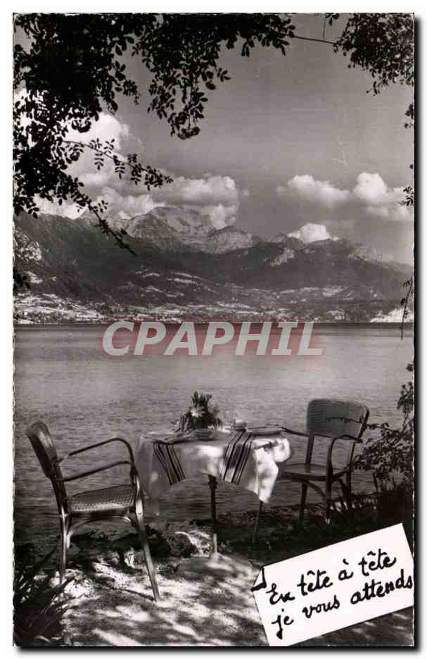 Table à deux au bord d'un lac — montagnes en arrière-plan — éditeur Touring International Photo, Ancey