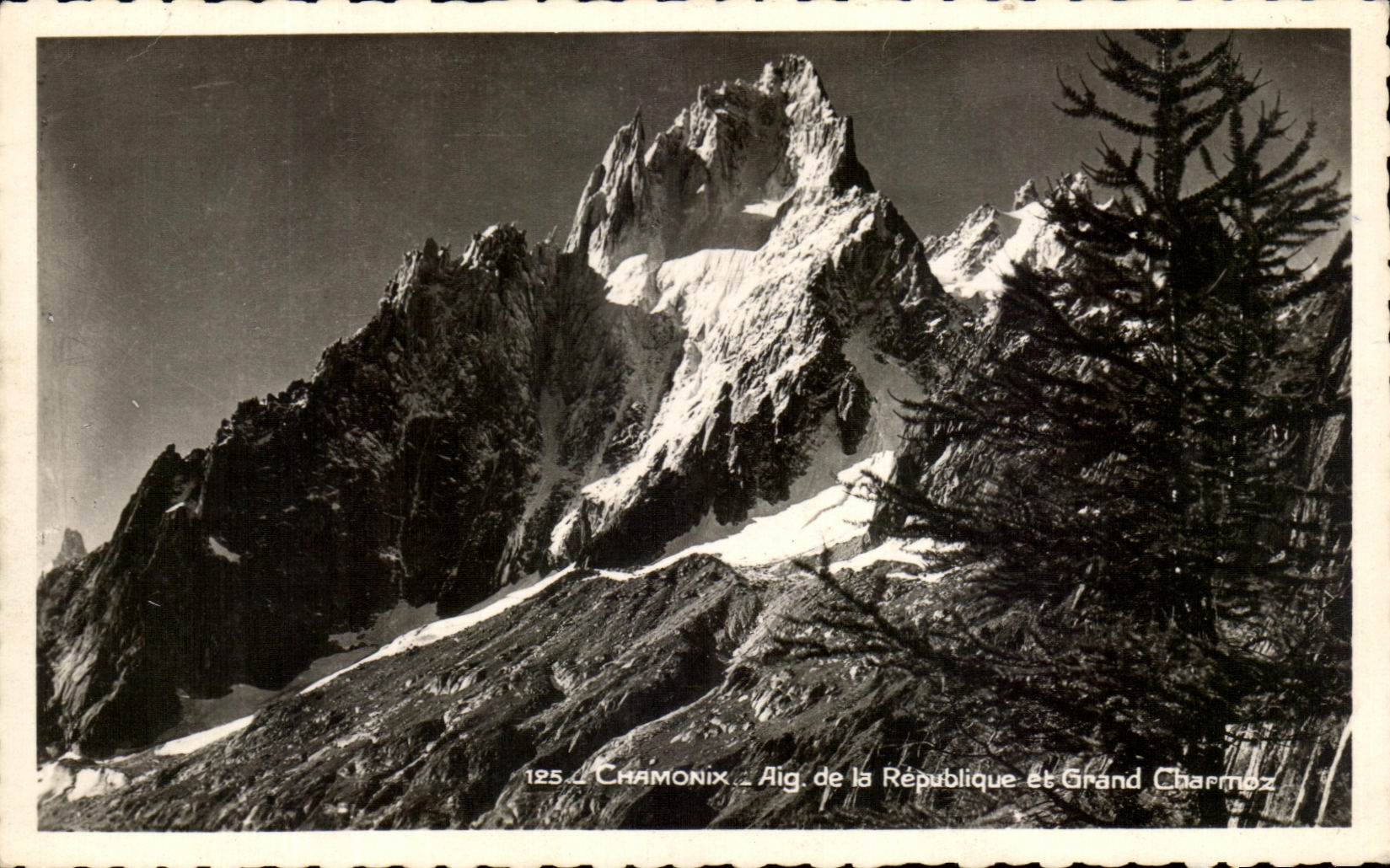 CPA Chamonix Aig de la Republique et Grand Charmoz