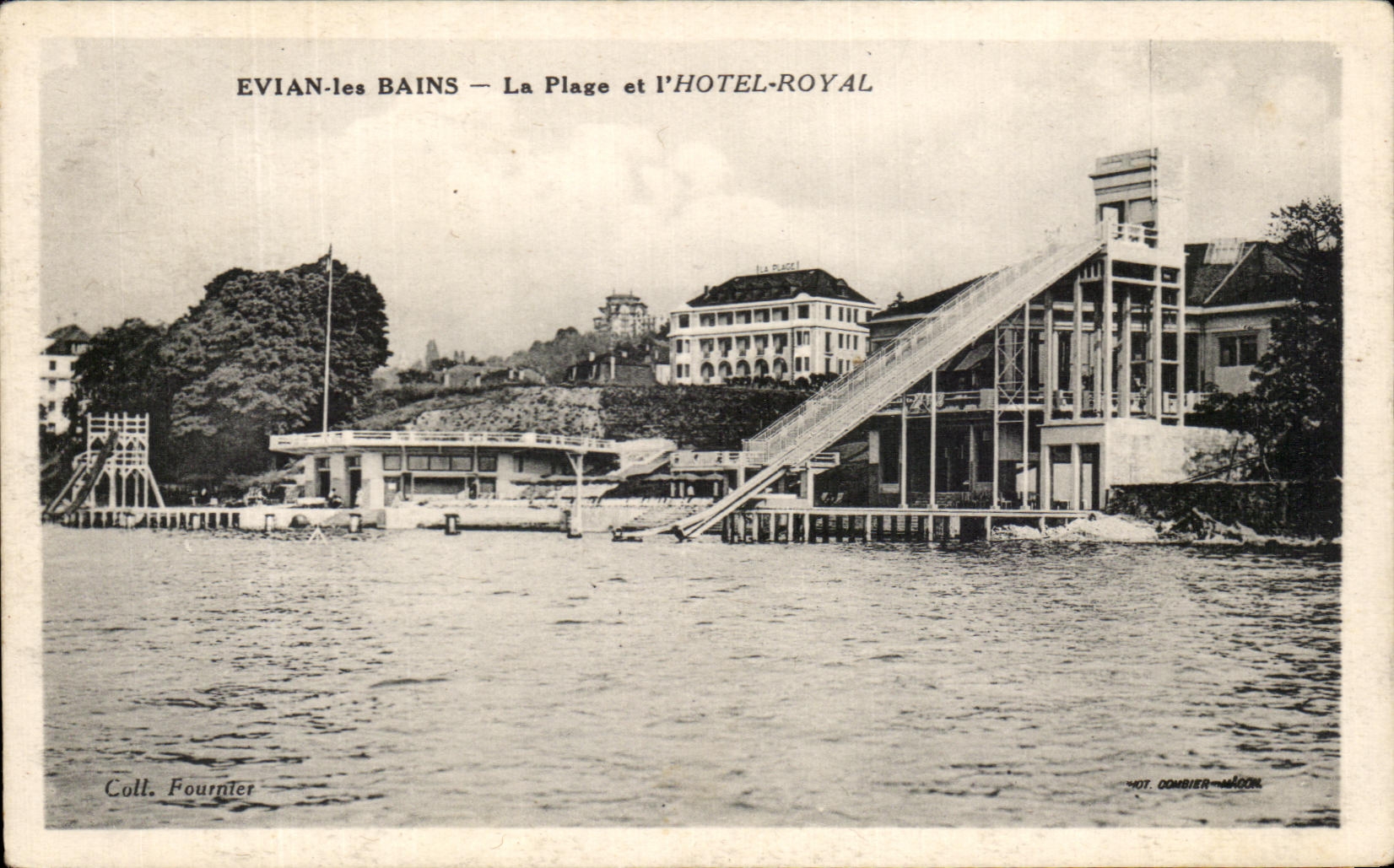 CPA Evian les Bains la Plage et l'Hotel Royal