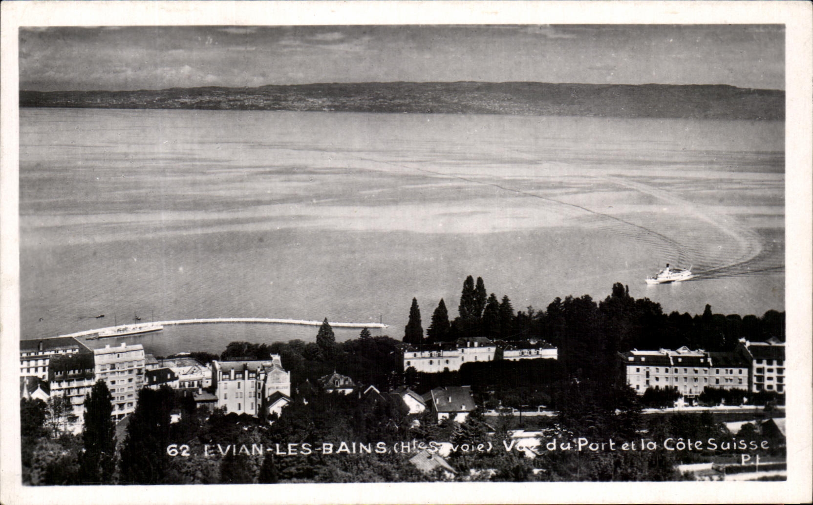 CPA Evian Les Bains Vue du Port et la Cote Suisse