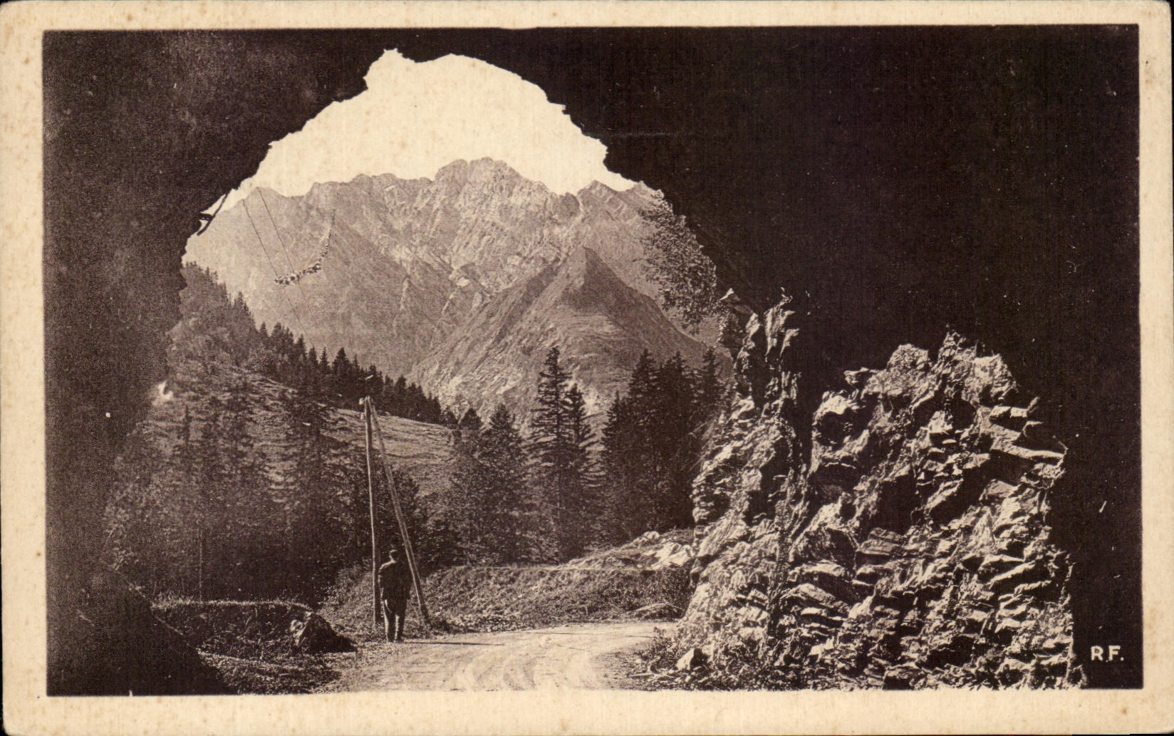 Sortie d'un tunnel — Environ de MÉGÈVE — Éditeur M. Gaubhier, Mégève