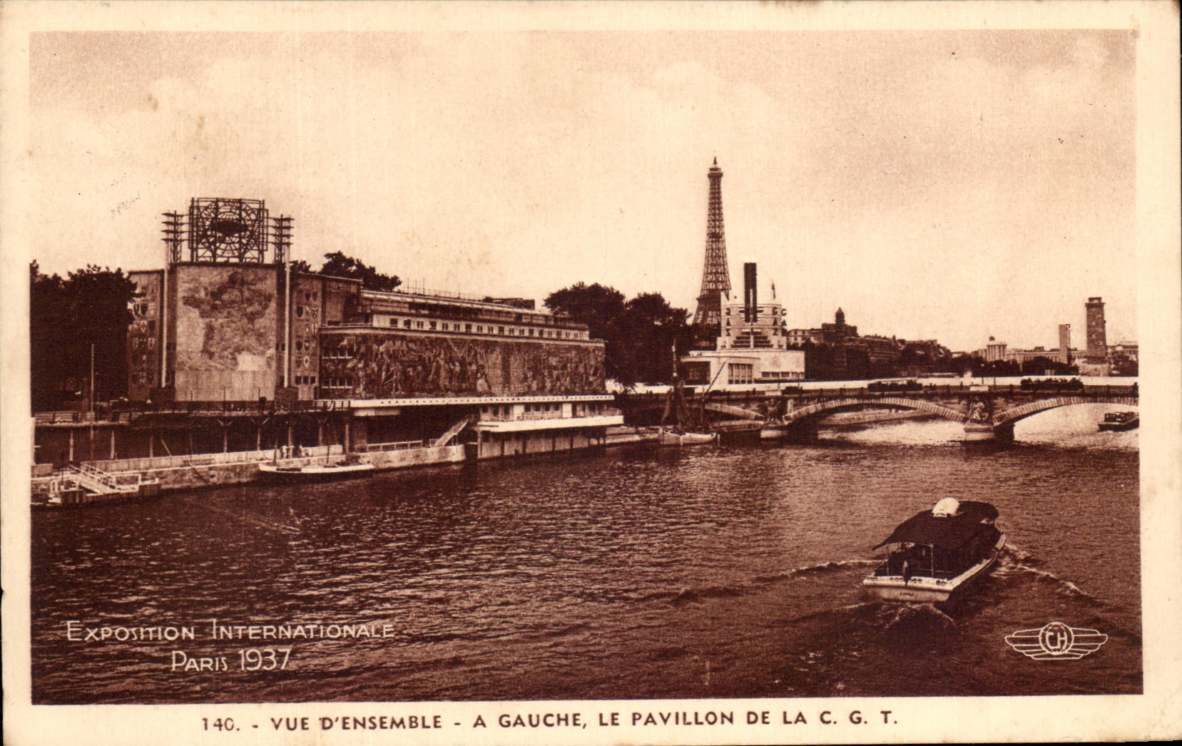 CPA Vue D'Ensemble A Gauche Le Pavillon De La CGT Exposition internationale Paris 1937 Tour Eiffel