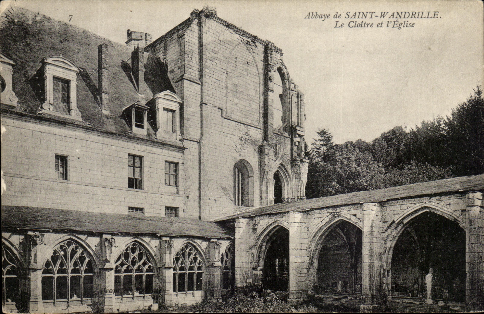 CPA Abbaye De Saint Wandrille Le Cloitre Et L'Eglise