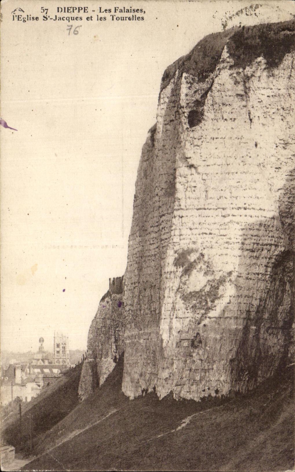 CPA Dieppe Les Falaises L'Eglise St Jacques Et Les Tourelles