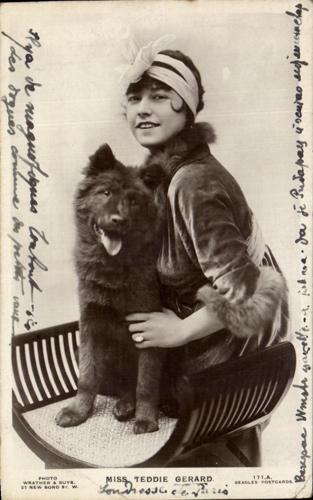 CPA Fantaisie Femme Miss Teddie Gerard Chien