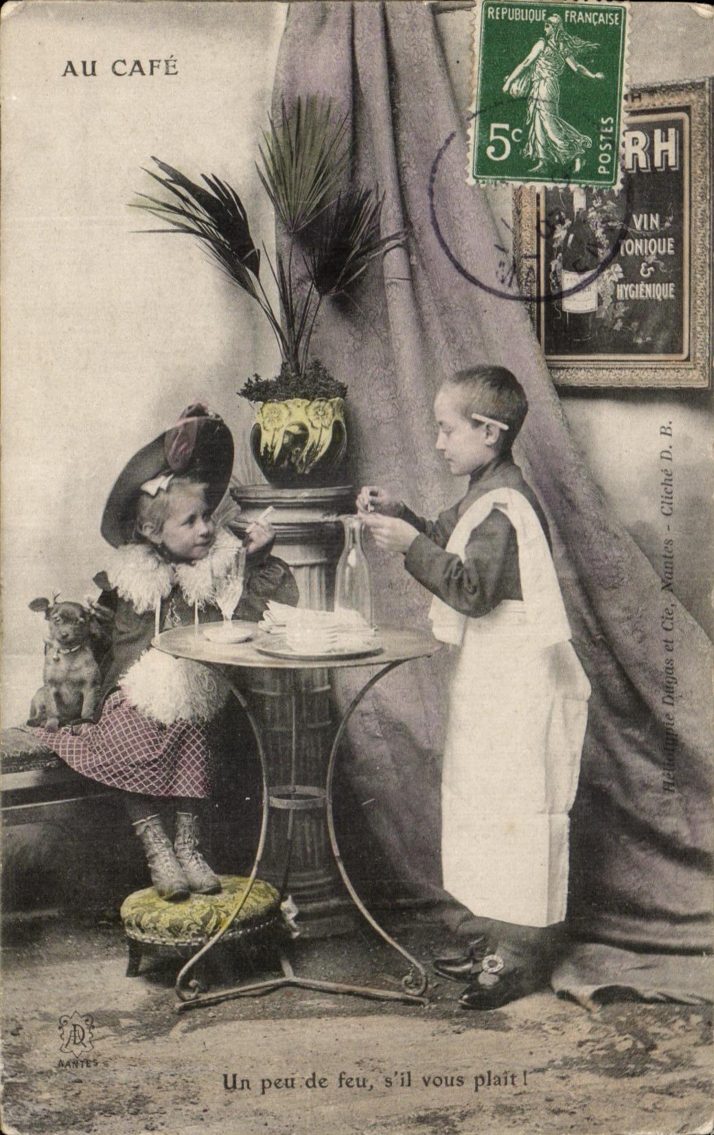 CPA Fantaisie Enfants Au cafe Chien 