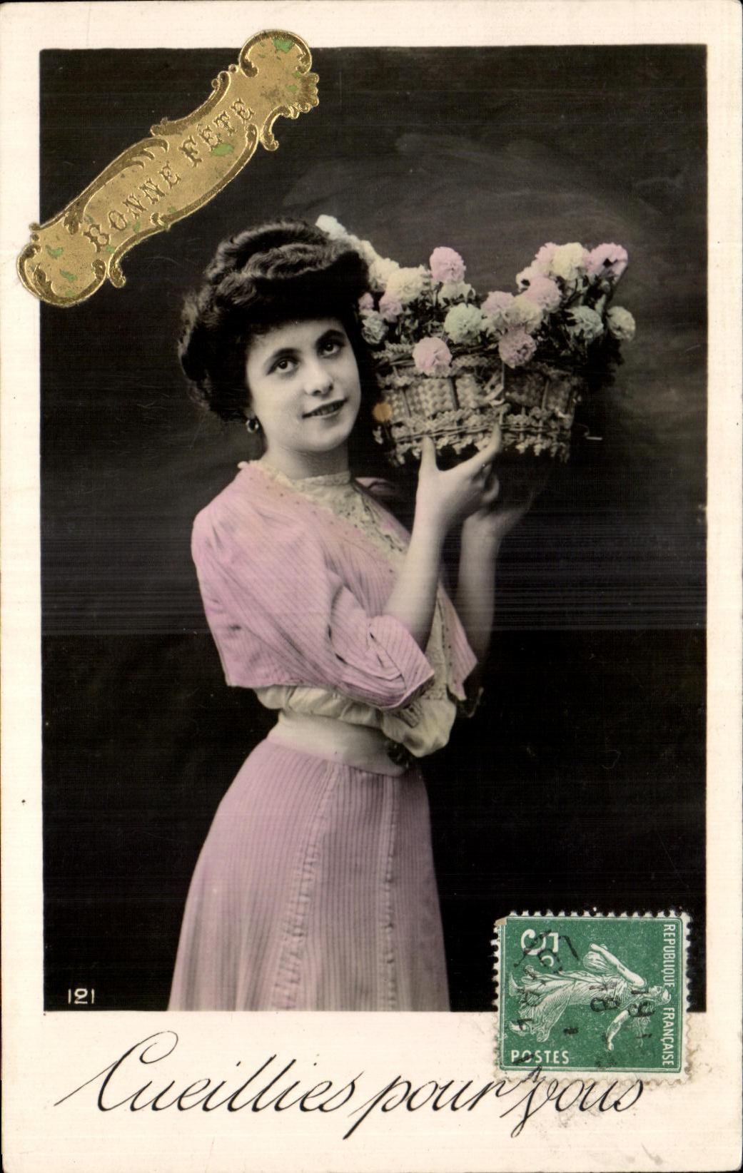 Mujer sosteniendo un cesto de flores — Feliz cumpleaños — editor desconocido, n° 121