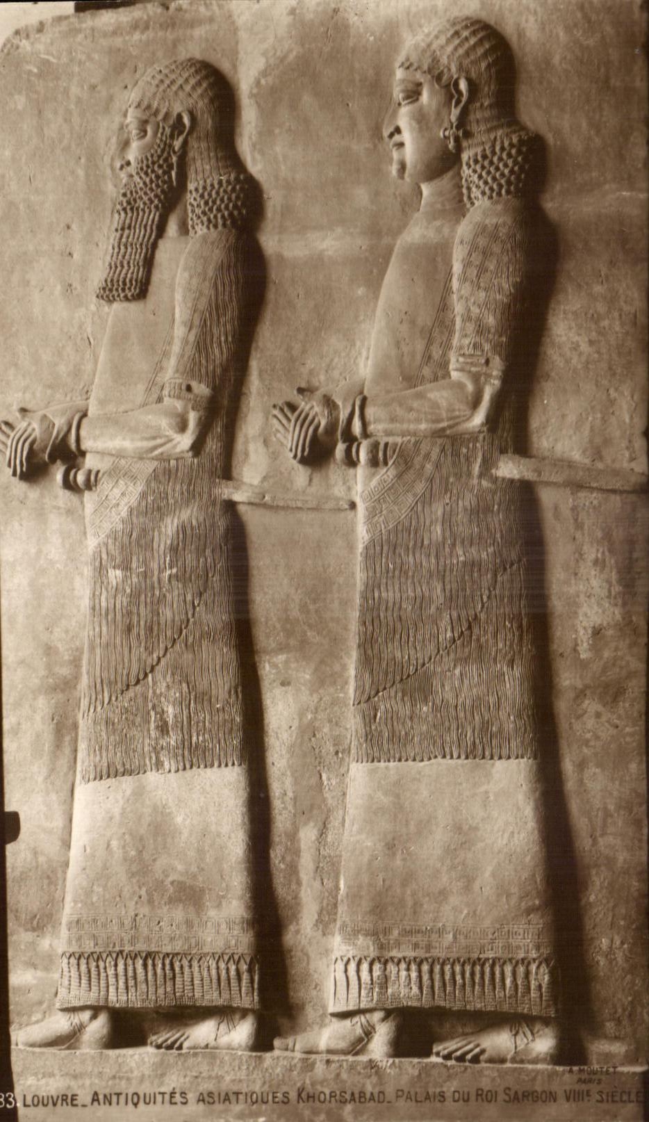 Deux statues assyriennes — Palais du Roi Sargon, VIIIe siècle — Louvre, Antiquités asiatiques, Khorsabad