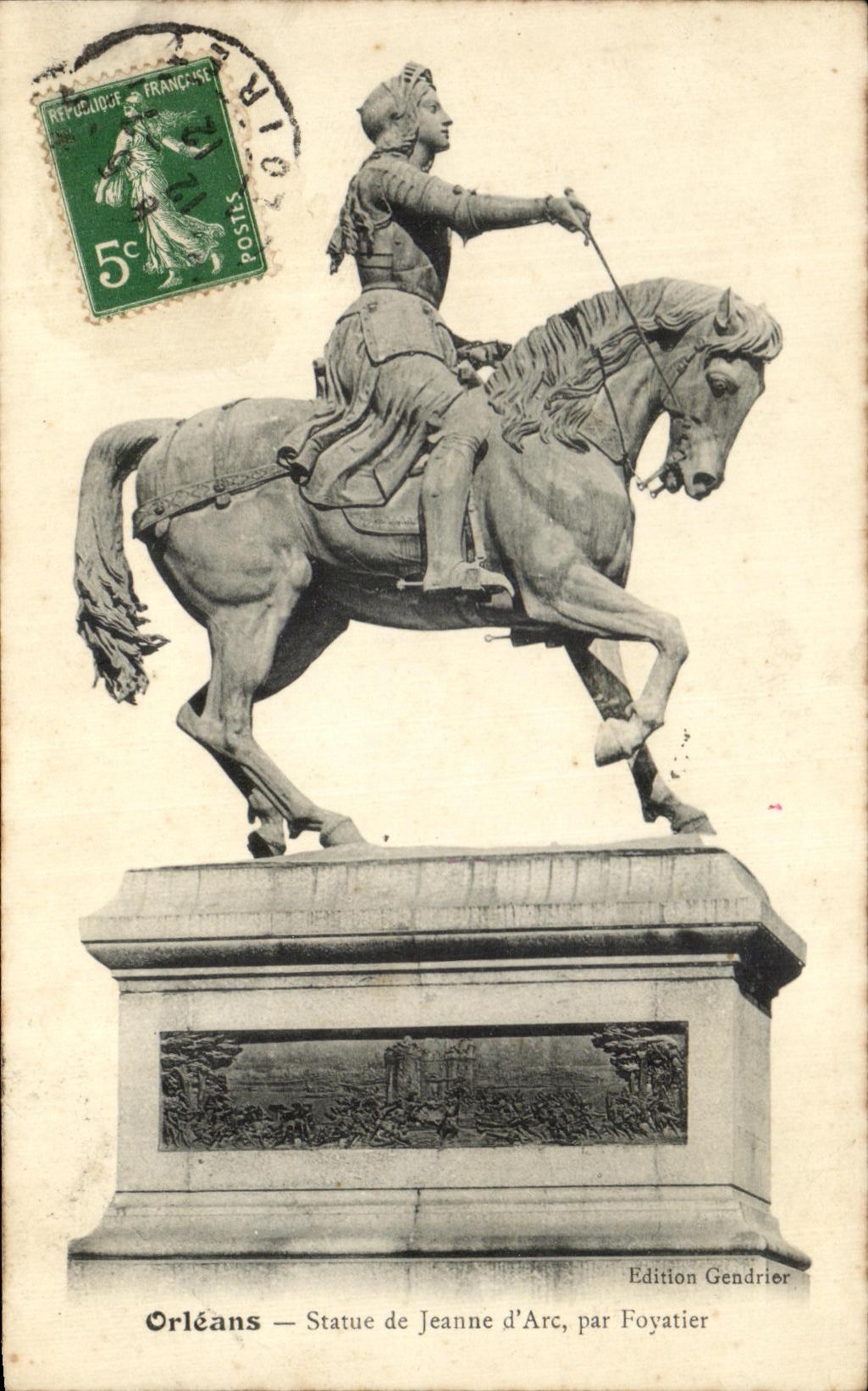 CPA Orleans Statue de Jeanne d'Arc par Foyatier Cheval